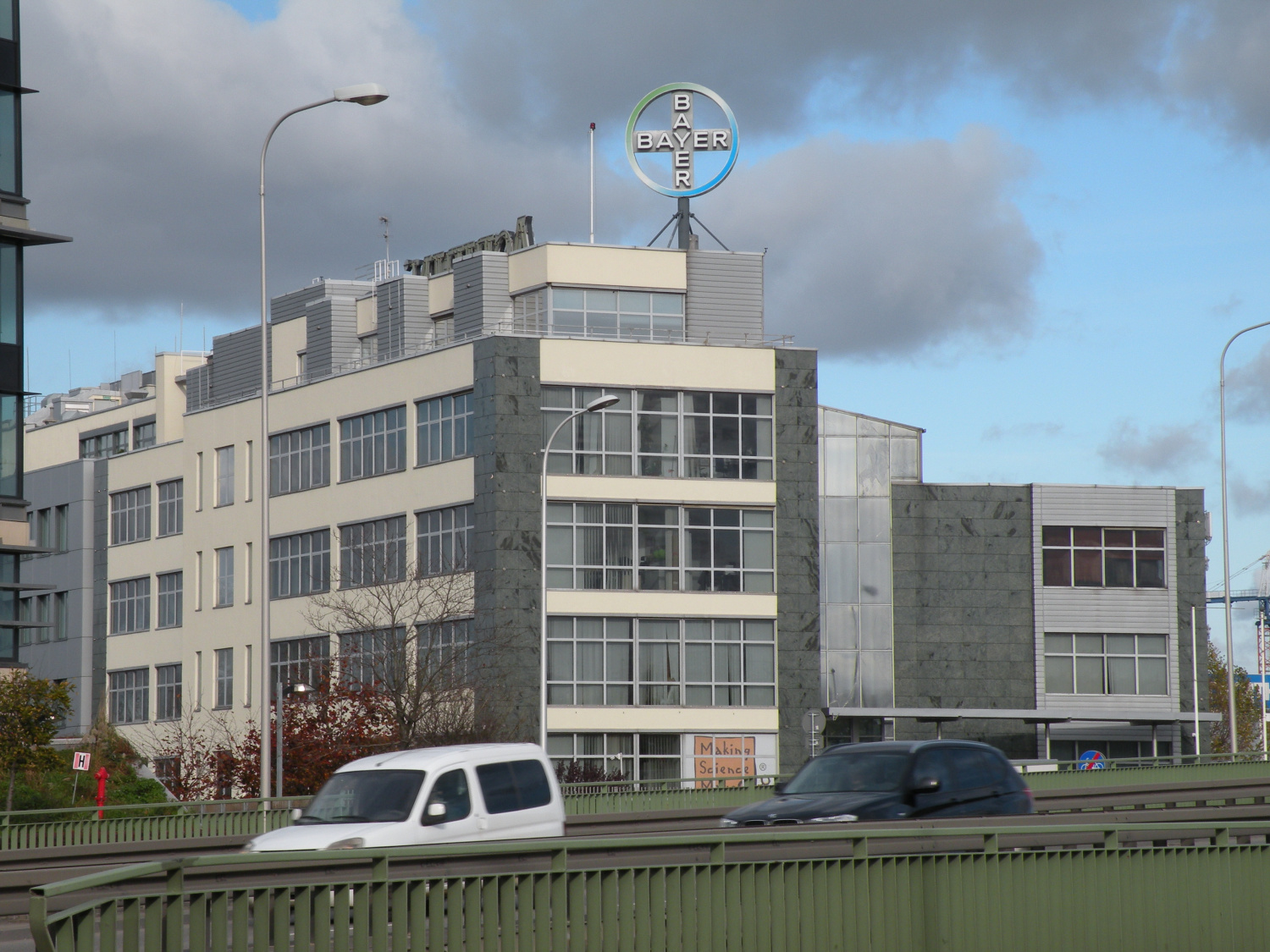 Zdjęcie architektury budynku Siedziba firmy Bayer